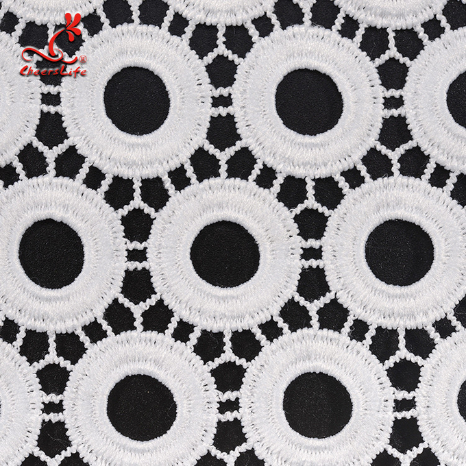 Guipurespitzen-Spitze-wasserlösliches geometrisches Form-Stickerei-Gewebe mit Polyester-Milch-Garn 100%